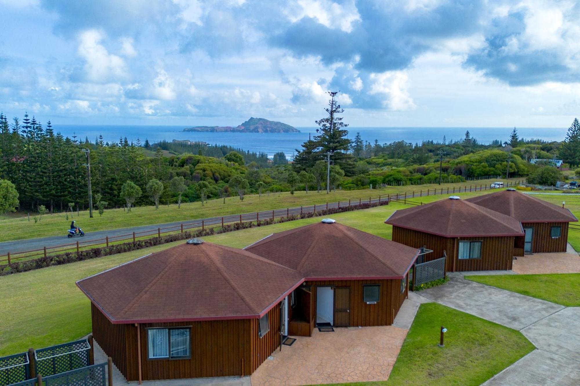 Ocean Breeze Cottages Burnt Pine Exterior foto