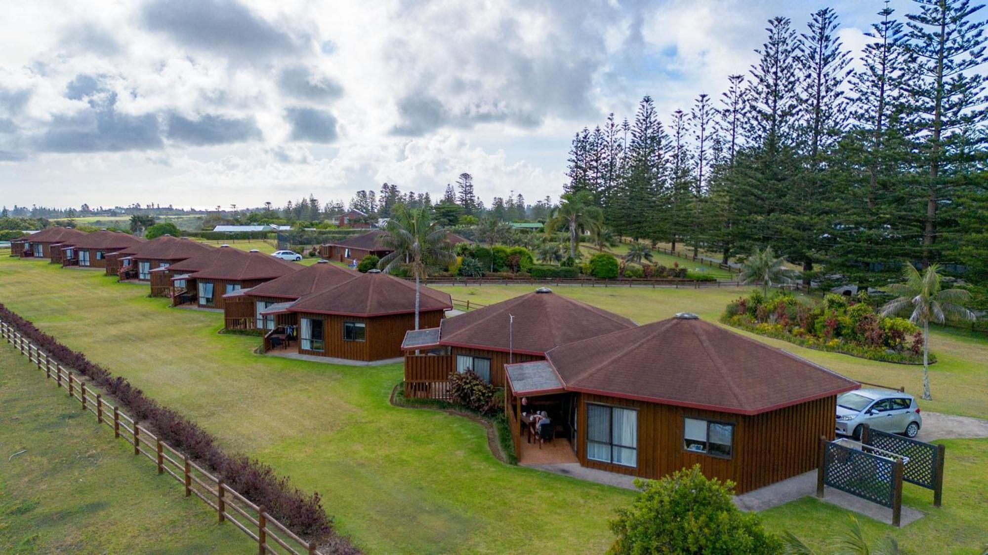 Ocean Breeze Cottages Burnt Pine Exterior foto