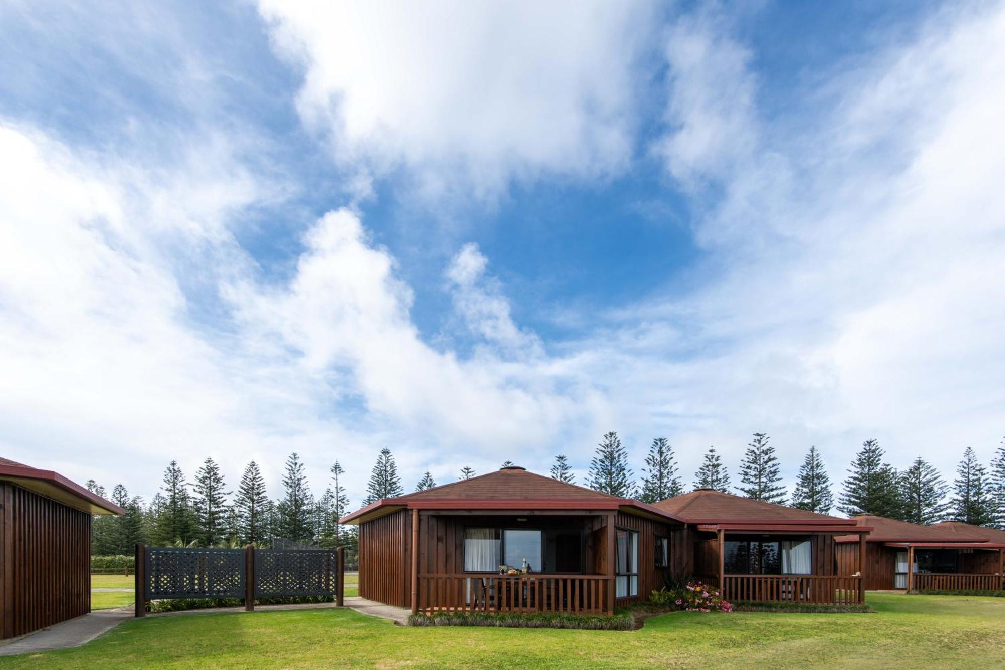 Ocean Breeze Cottages Burnt Pine Exterior foto